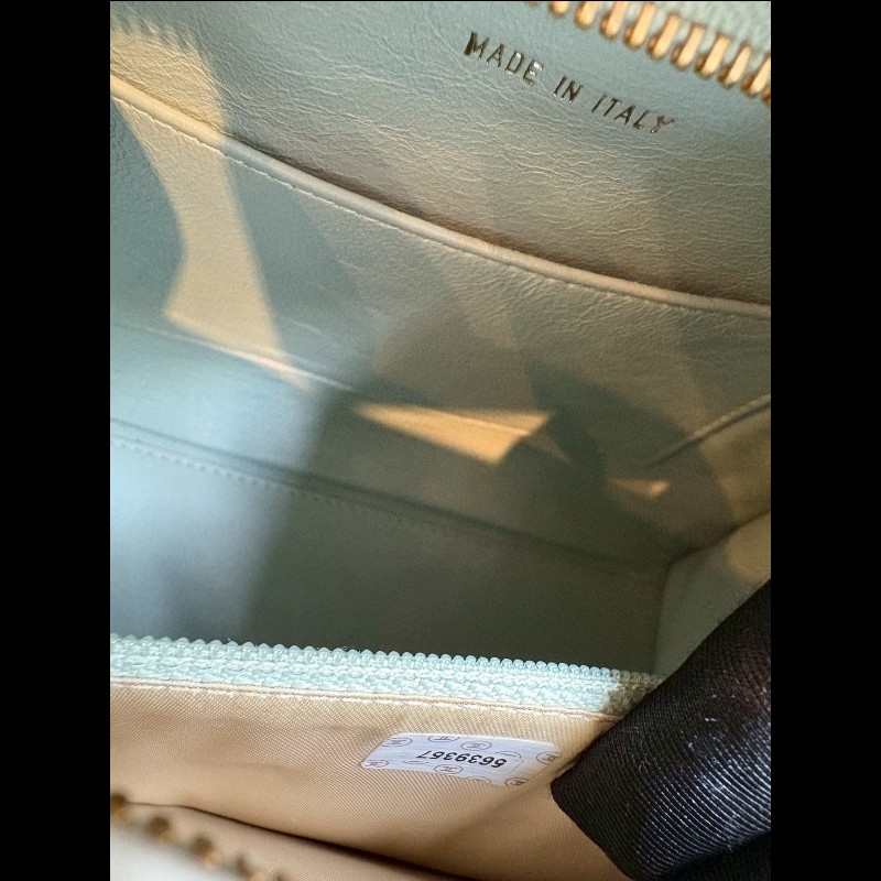 Chanel 淡灰綠皮革繡山茶花小手提/肩側包-24