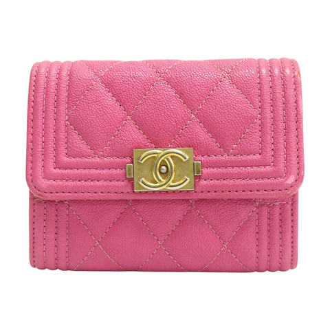 粉色 荔枝紋牛皮 BOY 扣式短夾 【CHANEL 香奈兒】