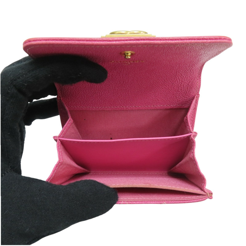 粉色 荔枝紋牛皮 BOY 扣式短夾 【CHANEL 香奈兒】-5