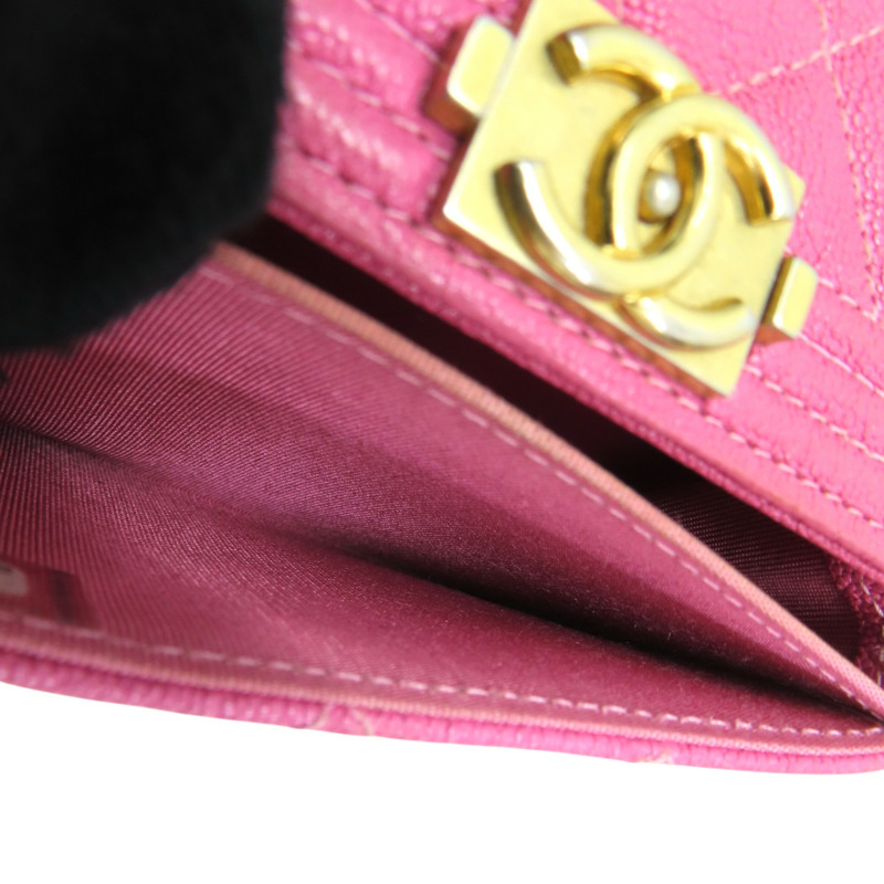 粉色 荔枝紋牛皮 BOY 扣式短夾 【CHANEL 香奈兒】-6