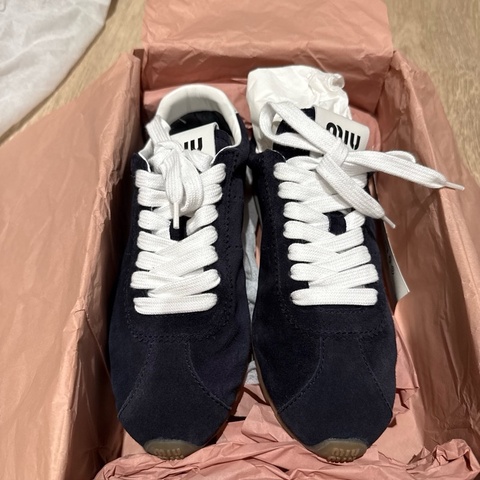 MiuMiu plume麂皮運動鞋深藍色37號