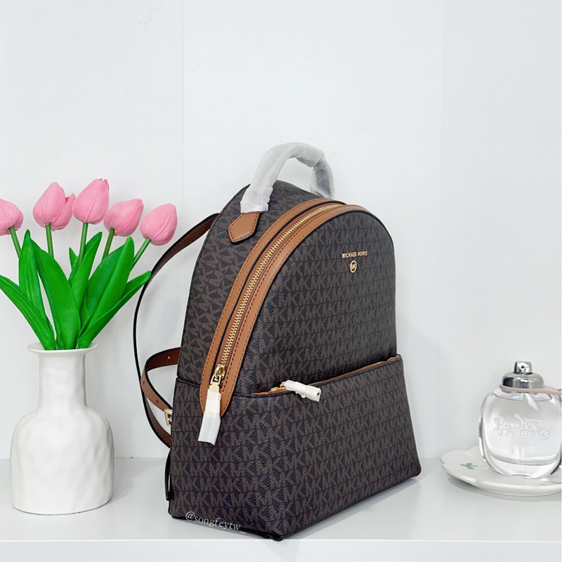 Michael Kors|MK 專櫃 拉鍊 中款後背包-1