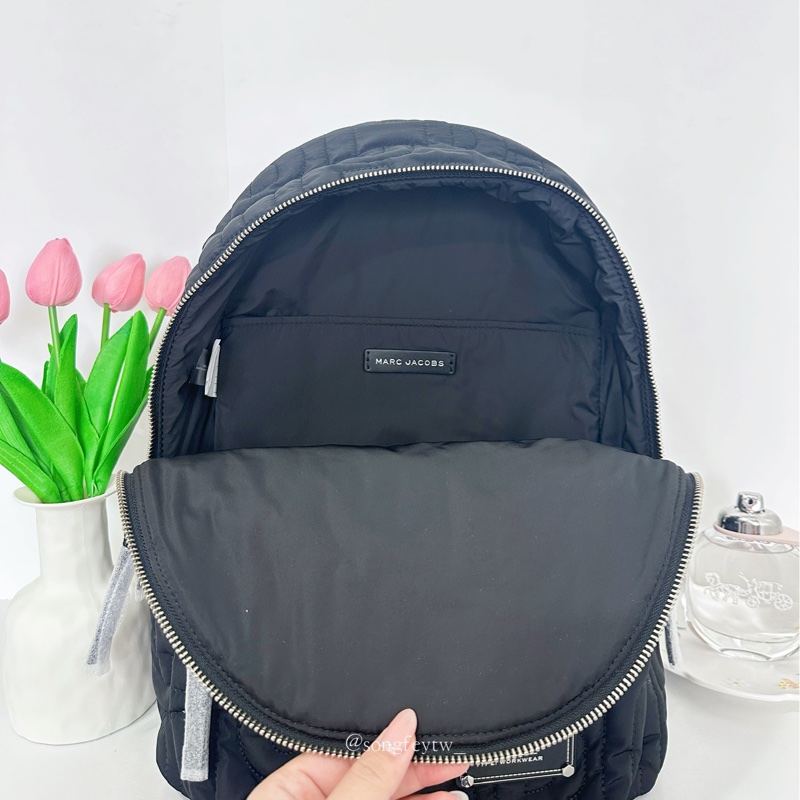 Marc Jacobs|MJ 尼龍浮雕 字樣後背包 - 大款-4