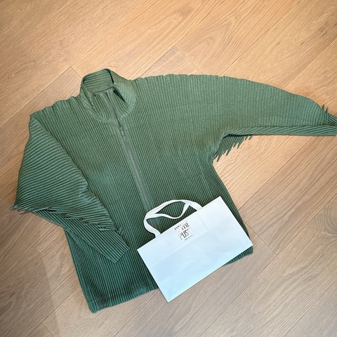 Homme Plisse Issey Miyake 皺褶鋸齒拉鍊外套 綠