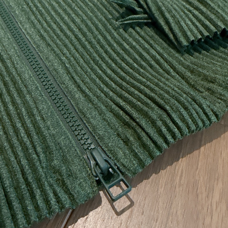 Homme Plisse Issey Miyake 皺褶鋸齒拉鍊外套 綠-12