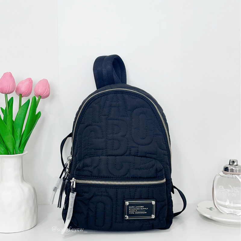 Marc Jacobs|MJ 尼龍浮雕 字樣後背包 - 小款-1