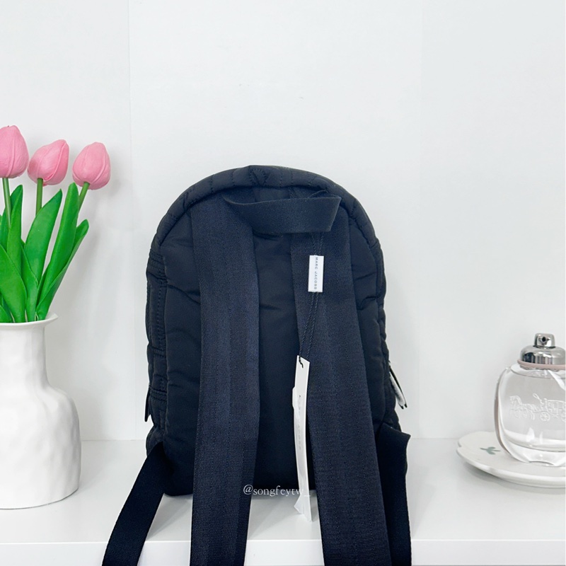 Marc Jacobs|MJ 尼龍浮雕 字樣後背包 - 小款-3