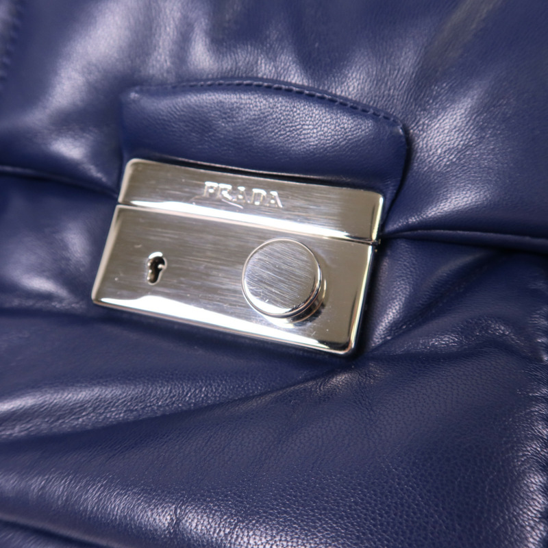 PRADA 羊皮皮革Chain Shoulder Bag銀扣鏈帶肩背袋-11