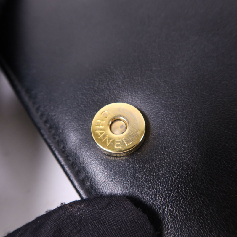 CHANEL 牛皮皮革Boy WOC Wallet On Chain金扣鏈帶肩背袋-11