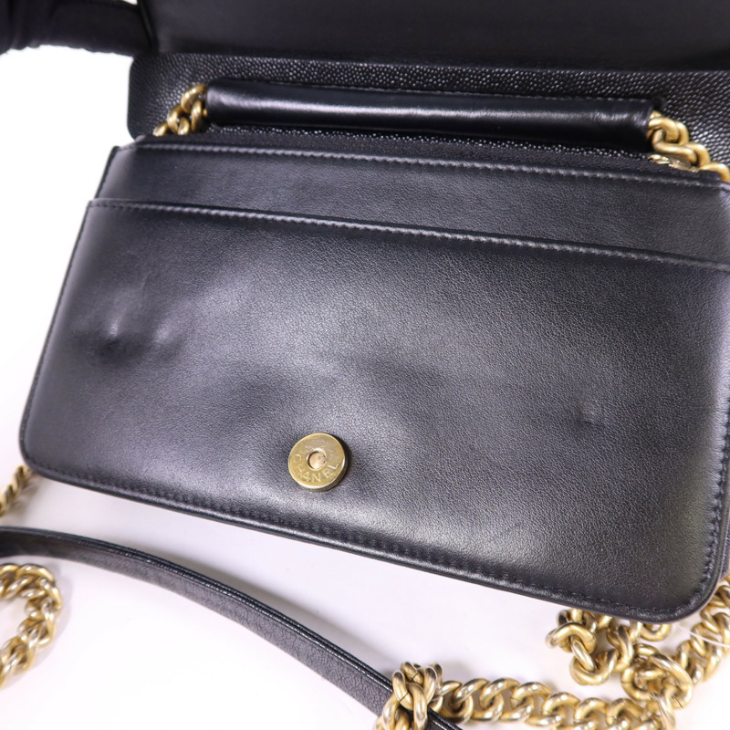 CHANEL 牛皮皮革Boy WOC Wallet On Chain金扣鏈帶肩背袋-19