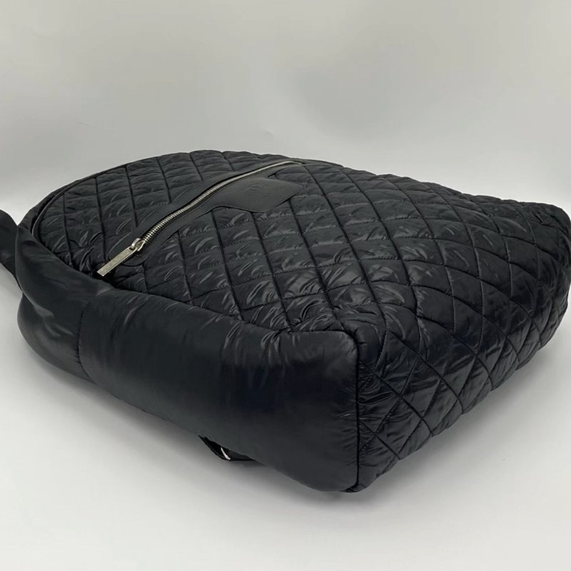 CHANEL 黑銀王菲同款羽絨後背包32*46*13 99新配件保卡-2