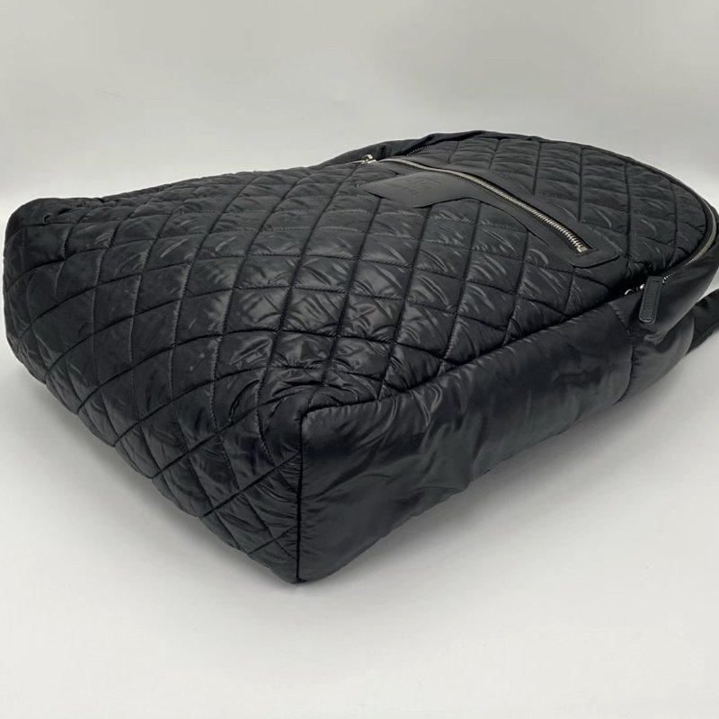 CHANEL 黑銀王菲同款羽絨後背包32*46*13 99新配件保卡-3