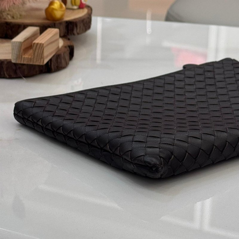 *SHIHNA名牌精品*Bottega Veneta Intrecciato 深咖啡色 經典編織羊皮拉鍊手拿包-4