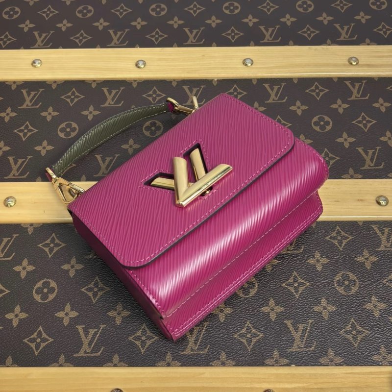 LV 玫紅色twist mini寬肩帶肩背斜背包15.5*12.5*7 98新配件盒子塵袋鏡子-3