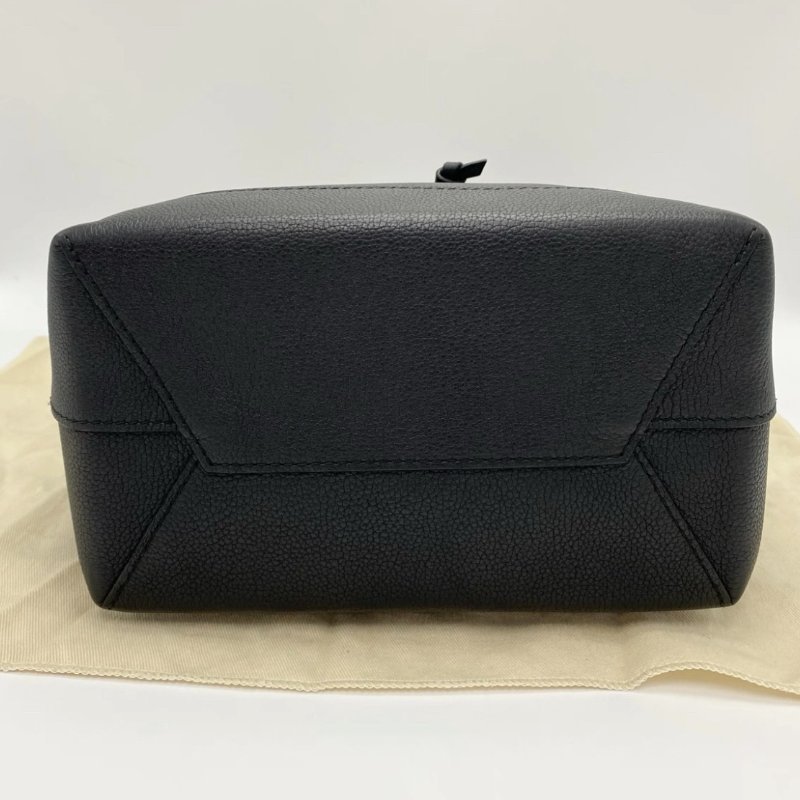 LV 黑銀lock me全皮後肩背包22*28*13 98新配件塵袋-3