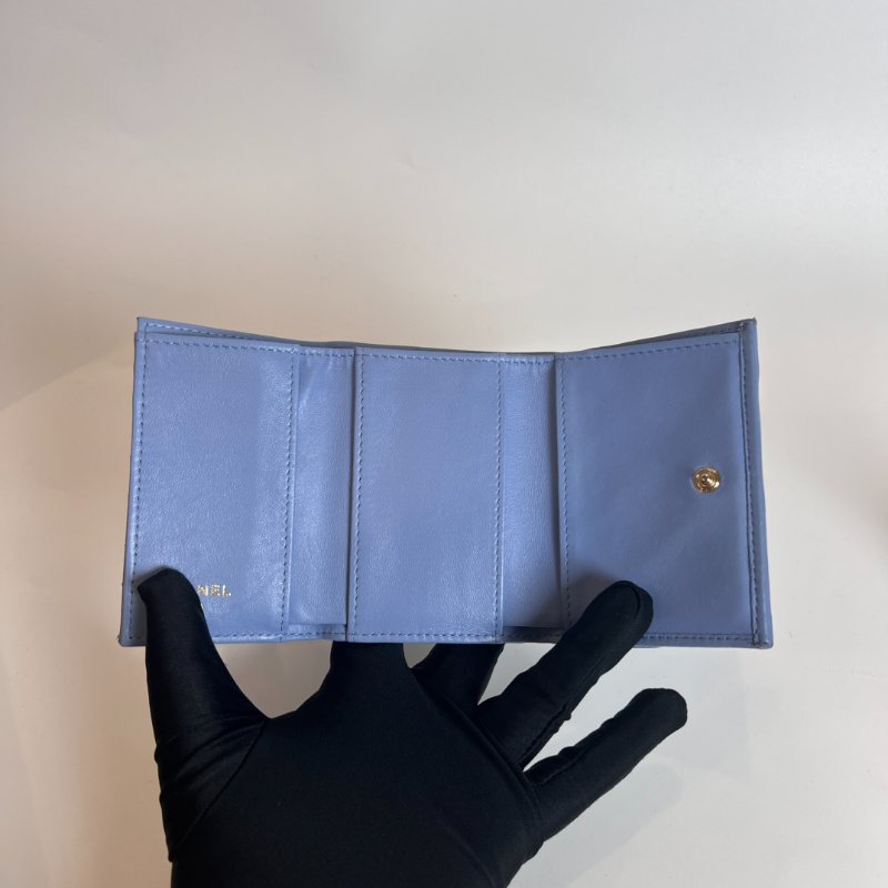 CHANEL 30開 淺藍羊皮CF三折短夾-5