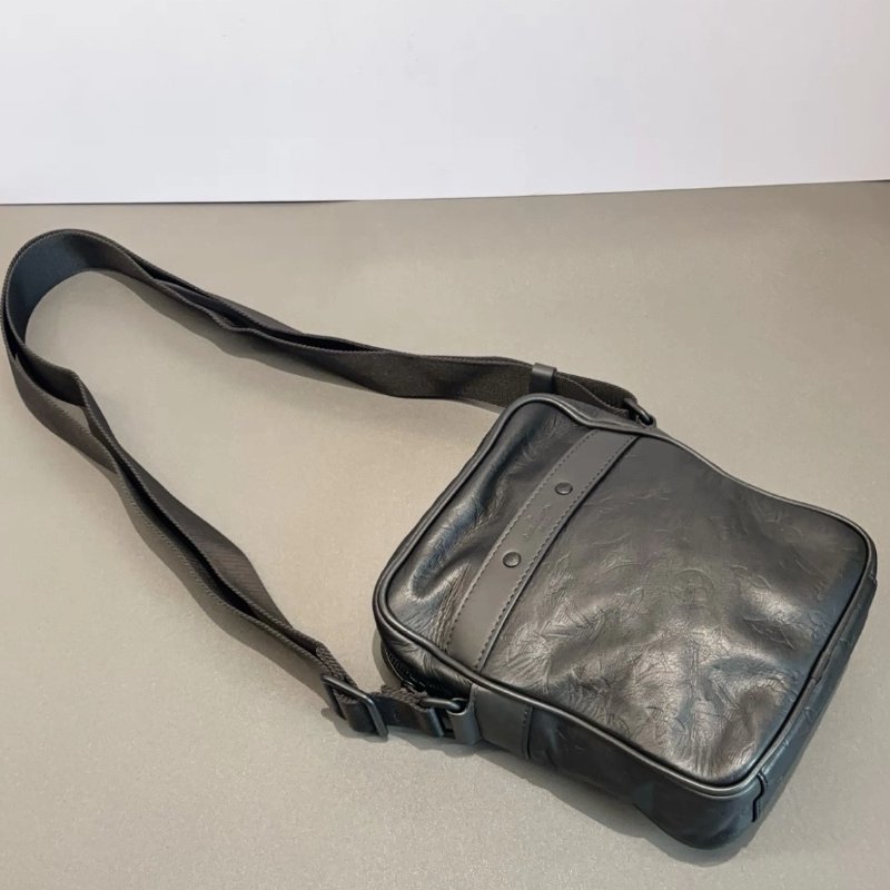 ✨LV Danube黑色老花郵差包16*22*7 98新配件塵袋-4