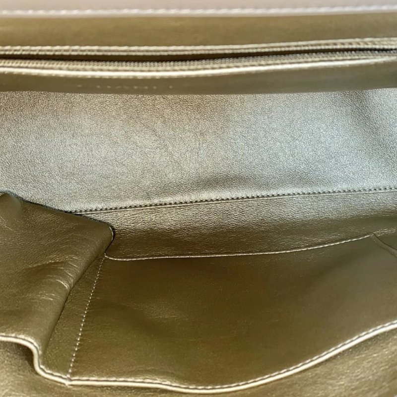 ✨CHANEL 黑金浮雕字母翻蓋手提托特包 35*23*13 98新配件塵袋-1