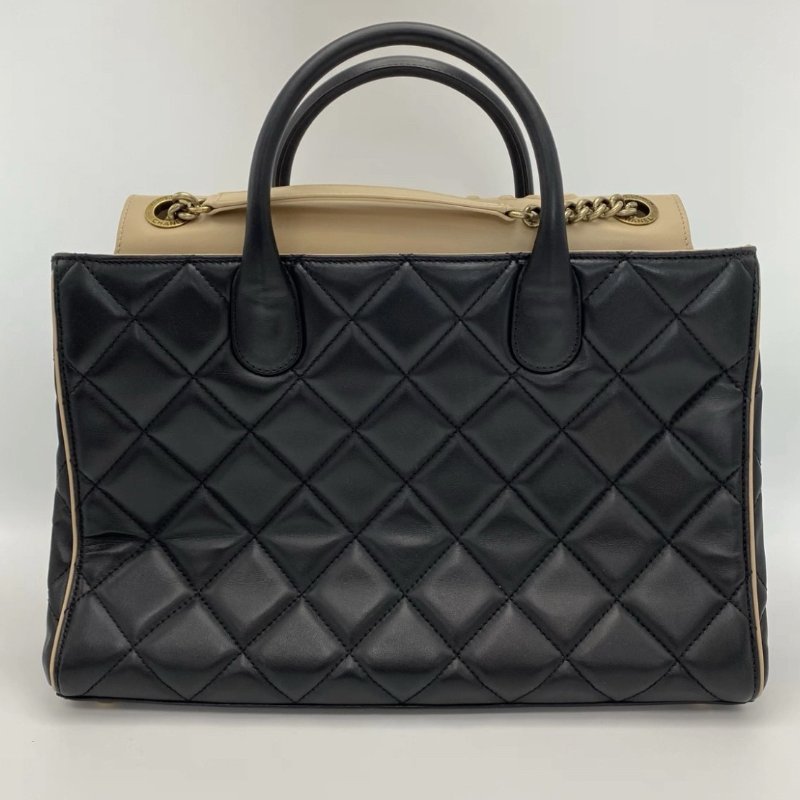 ✨CHANEL 黑金浮雕字母翻蓋手提托特包 35*23*13 98新配件塵袋-5