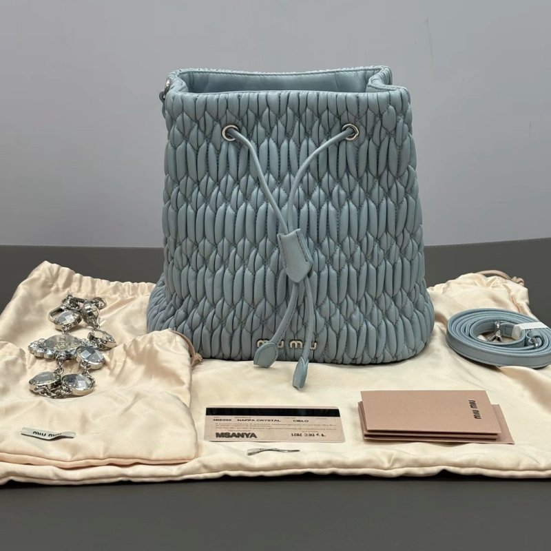 MIUMIU 藍色銀扣皺褶水桶肩背斜背寶石鍊條包19*19*12 98新配件塵袋保卡-0