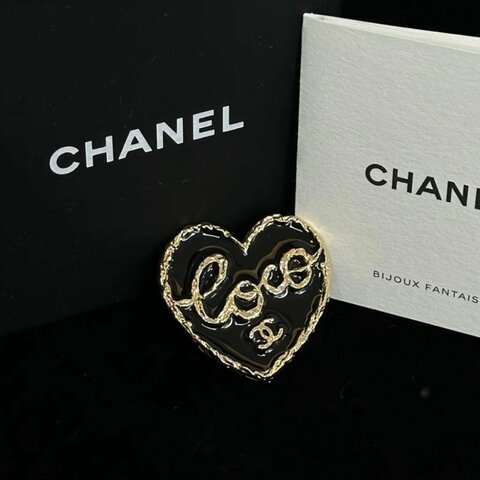 ✨CHANEL 24P黑色琺瑯愛心LOVE字母胸針 99新 配件盒子