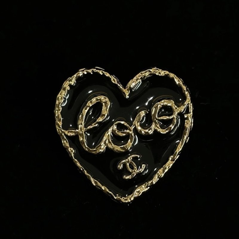 ✨CHANEL 24P黑色琺瑯愛心LOVE字母胸針 99新 配件盒子-3