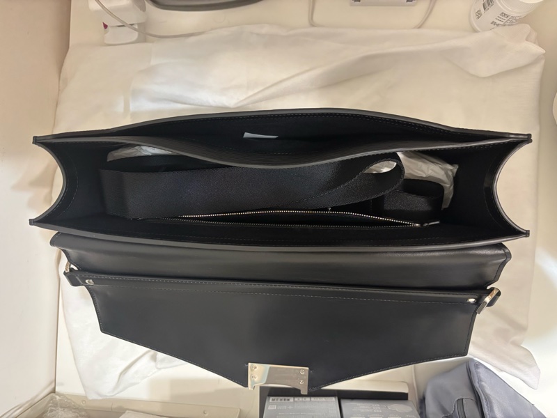 MONTBLANC MEISTERSTÜCK 4810 MEDIUM BRIEFCASE 萬寶龍 4810 系列中型公事包-1