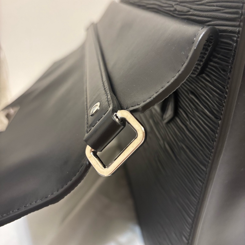 MONTBLANC MEISTERSTÜCK 4810 MEDIUM BRIEFCASE 萬寶龍 4810 系列中型公事包-4