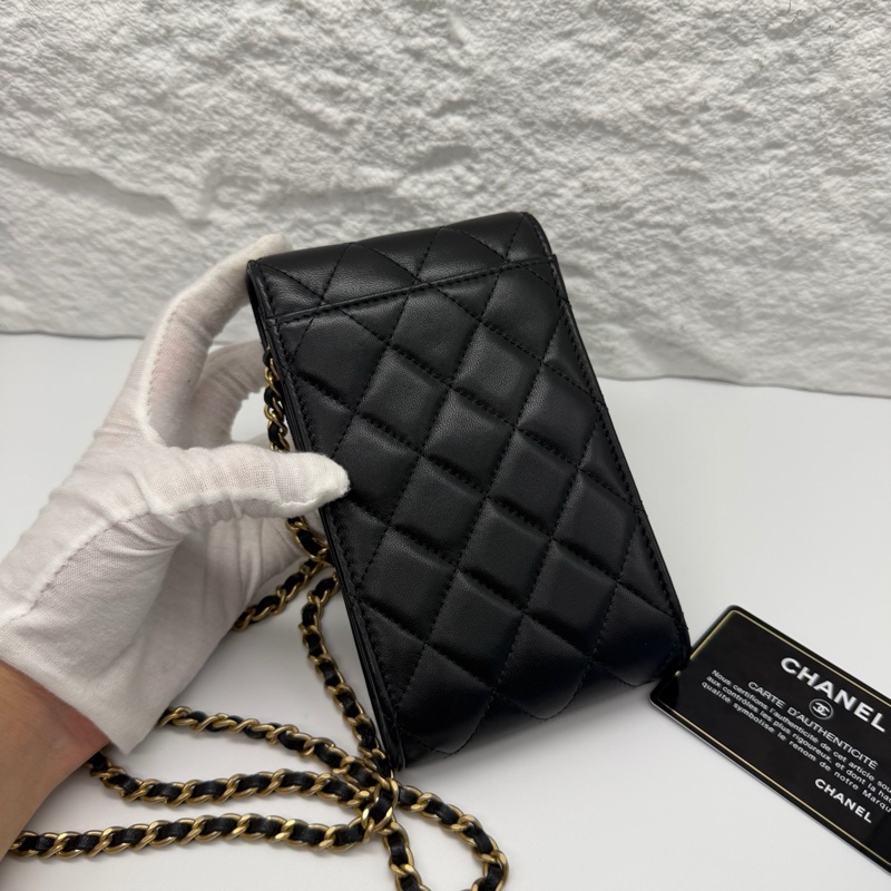 Chanel 黑金 羊皮 限量徽章手機包 斜挎包 尺寸約10*17cm 附件身份卡 31開-1