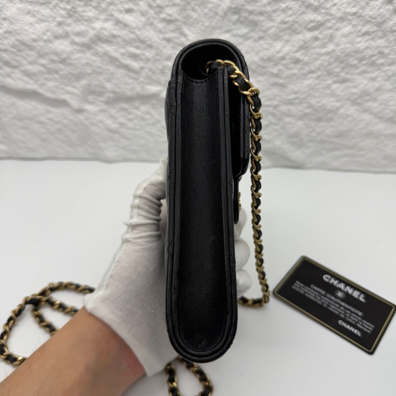 Chanel 黑金 羊皮 限量徽章手機包 斜挎包 尺寸約10*17cm 附件身份卡 31開-2