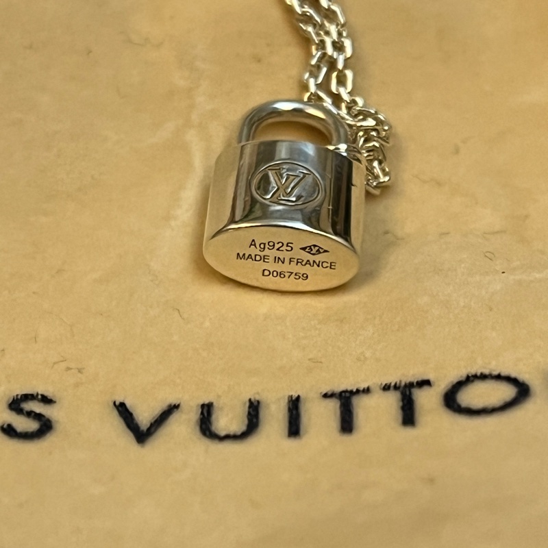 louis vuitton Silver Lockit 慈善項鏈-6
