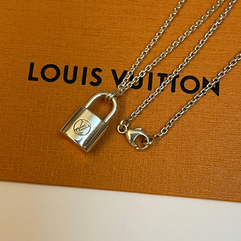 louis vuitton Silver Lockit 慈善項鏈-8