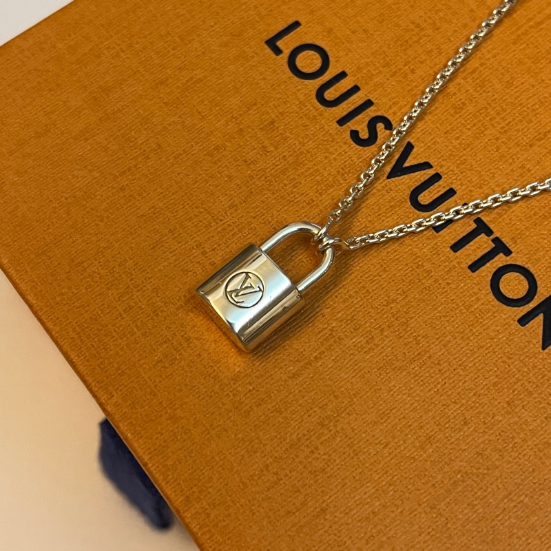 louis vuitton Silver Lockit 慈善項鏈-10