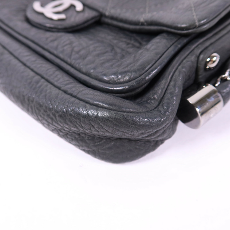 CHANEL 牛皮皮革Co Co Mark Bag銀扣肩背袋-13