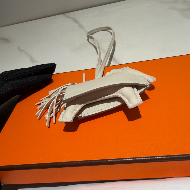 「JL精品代購」 全新現貨 🆕Hermes Rodeo Pm 穿衣服的卯釘小馬 奶昔白銀釦-4