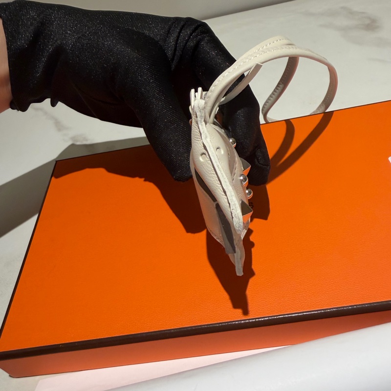 「JL精品代購」 全新現貨 🆕Hermes Rodeo Pm 穿衣服的卯釘小馬 奶昔白銀釦-5