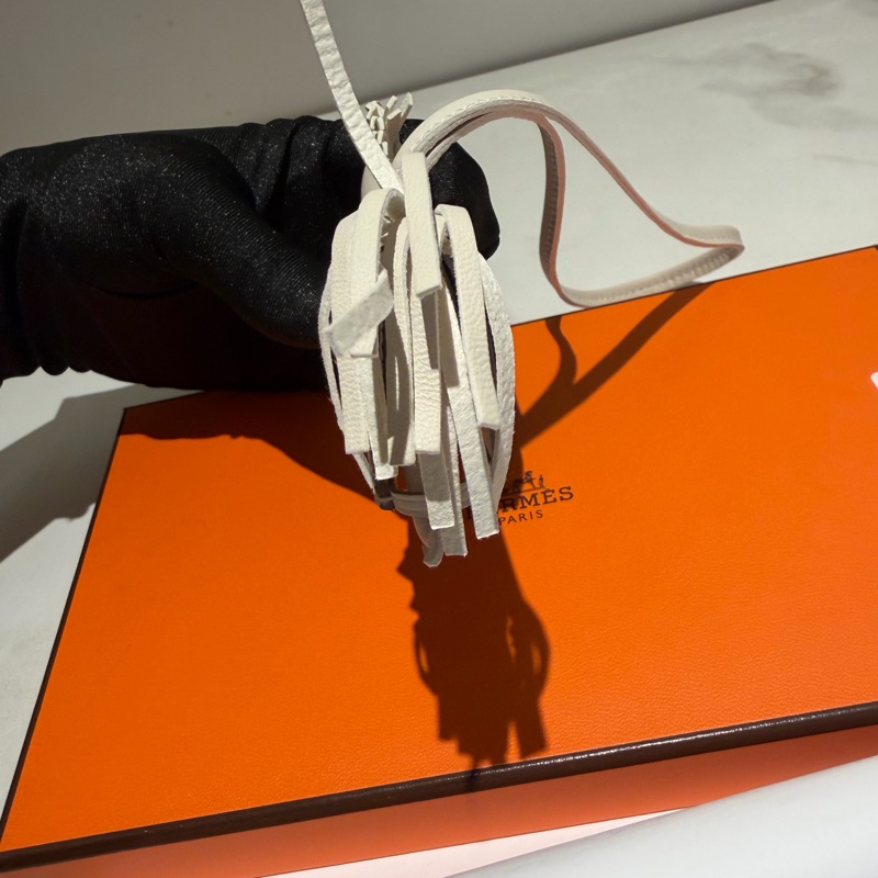 「JL精品代購」 全新現貨 🆕Hermes Rodeo Pm 穿衣服的卯釘小馬 奶昔白銀釦-6