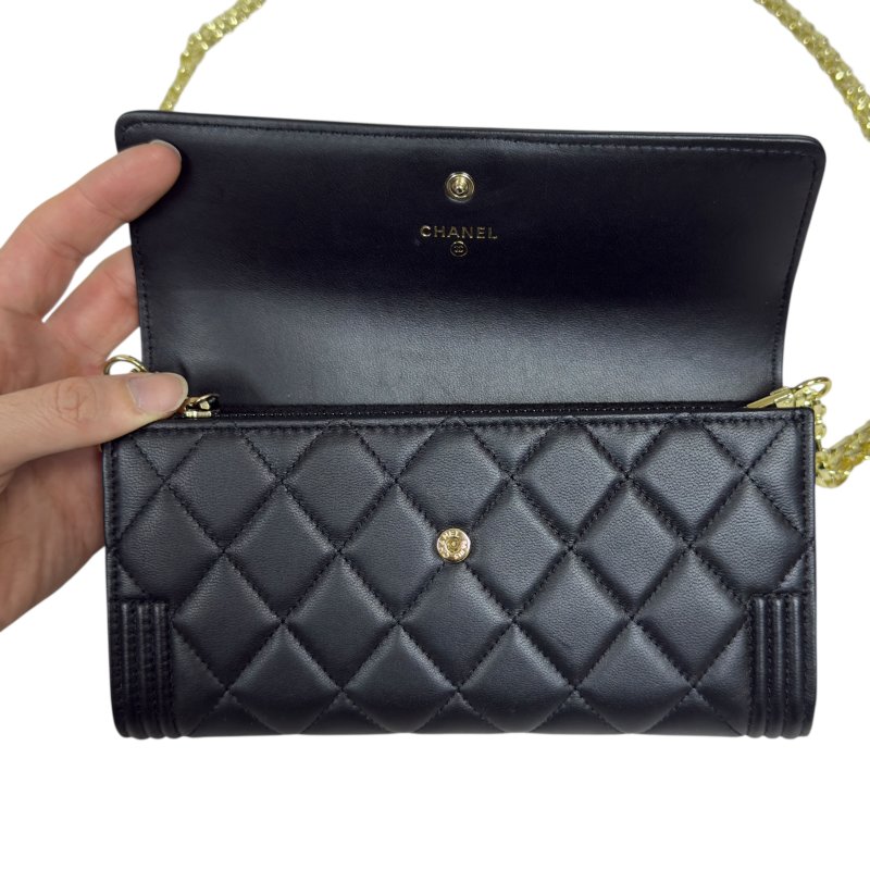 CHANEL *自加鏈>送無品牌扣+無品牌鏈帶* Boy 長銀包 WOC-13