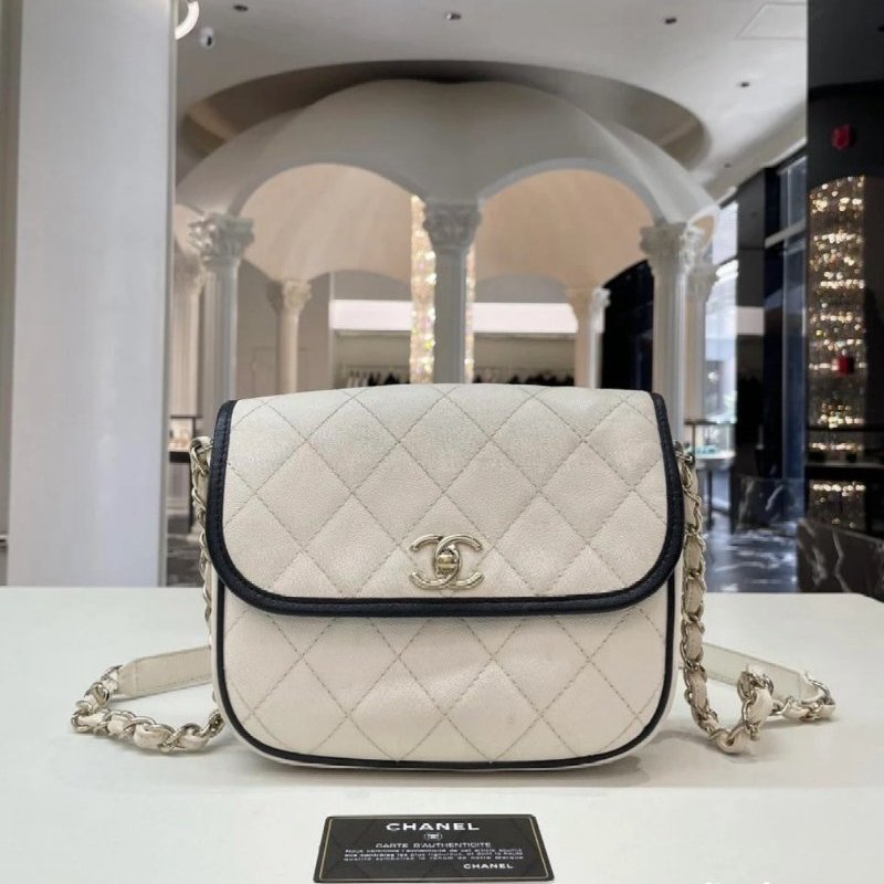 CHANEL 黑白熊貓肩背斜背馬鞍包 20*17*8 99新配件塵袋保卡-0