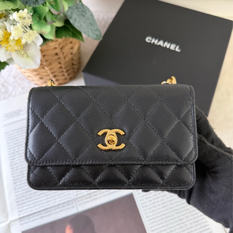 金色CC Logo 及口蓋包吊墜迷你風琴包(黑色)-1