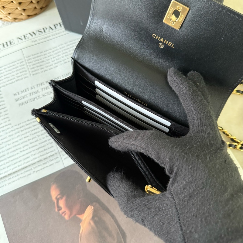 金色CC Logo 及口蓋包吊墜迷你風琴包(黑色)-7