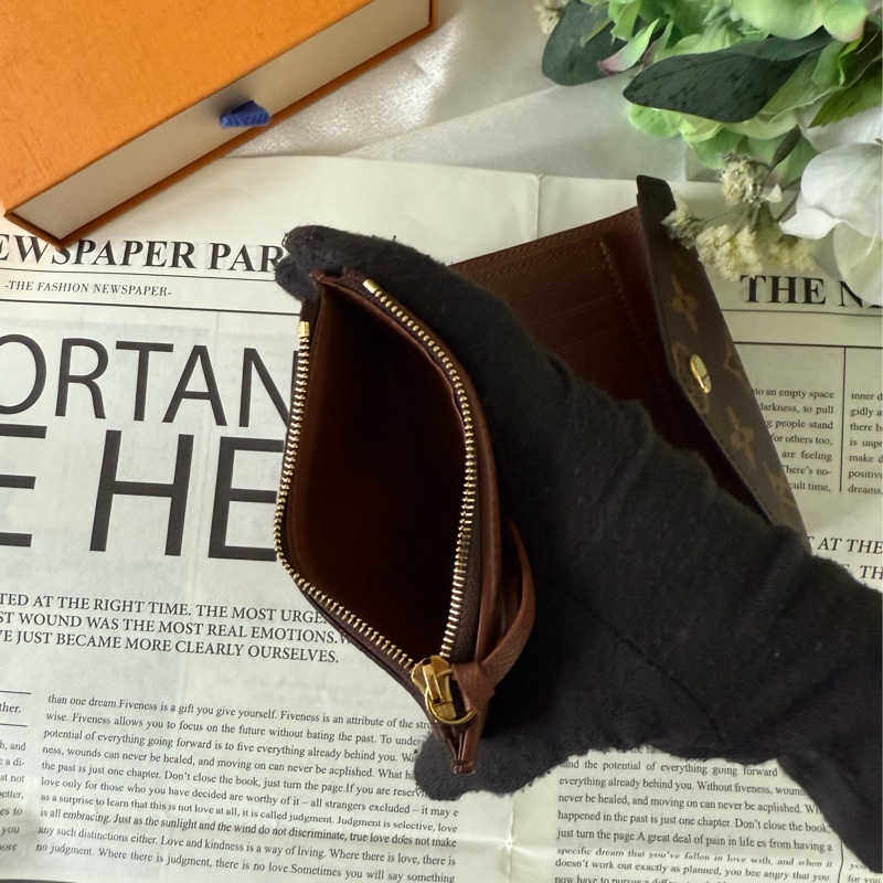 VICTORINE三折信封零錢袋釦式短夾-6