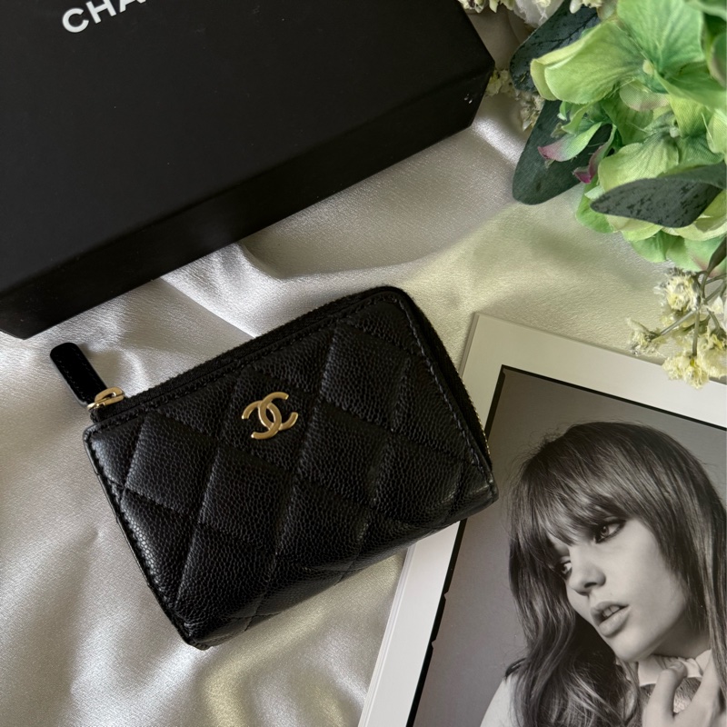 淡金釦菱格紋牛皮拉鍊零錢袋三折短夾(黑色)-0