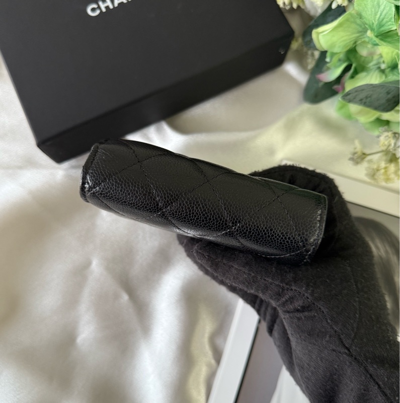 淡金釦菱格紋牛皮拉鍊零錢袋三折短夾(黑色)-3