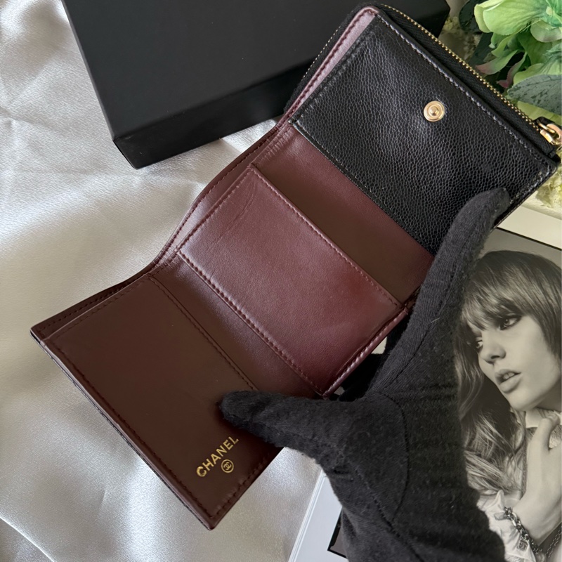 淡金釦菱格紋牛皮拉鍊零錢袋三折短夾(黑色)-4