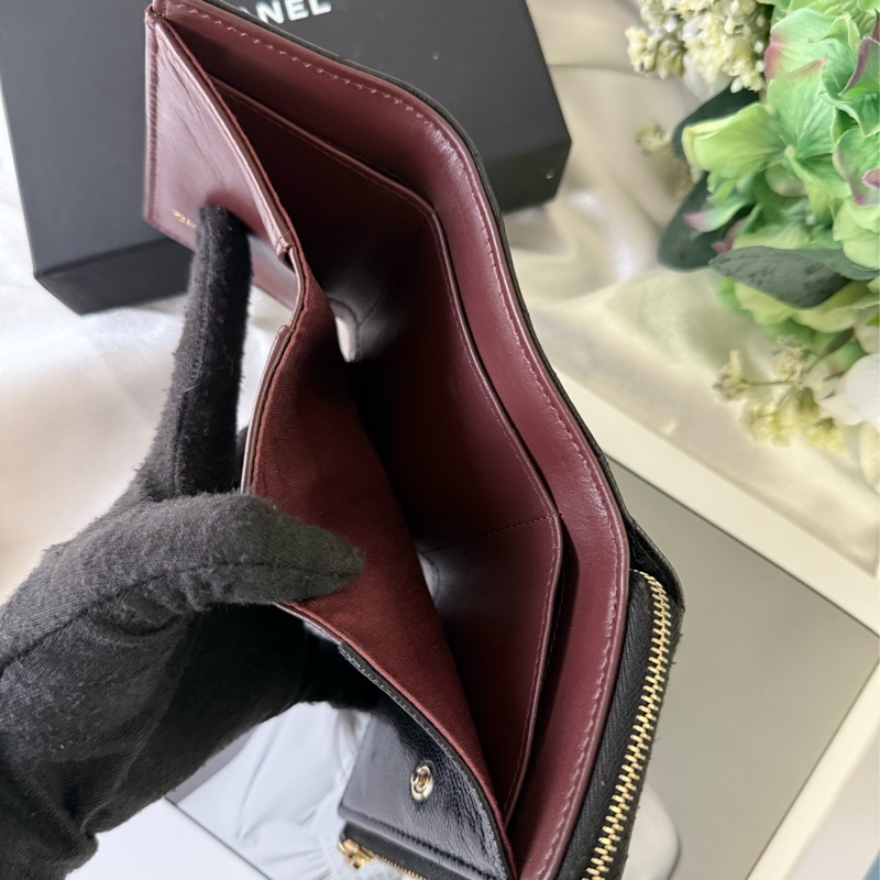 淡金釦菱格紋牛皮拉鍊零錢袋三折短夾(黑色)-5