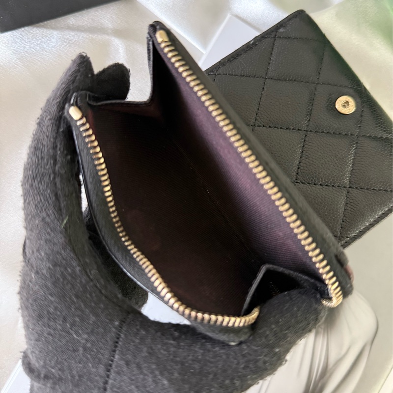 淡金釦菱格紋牛皮拉鍊零錢袋三折短夾(黑色)-6