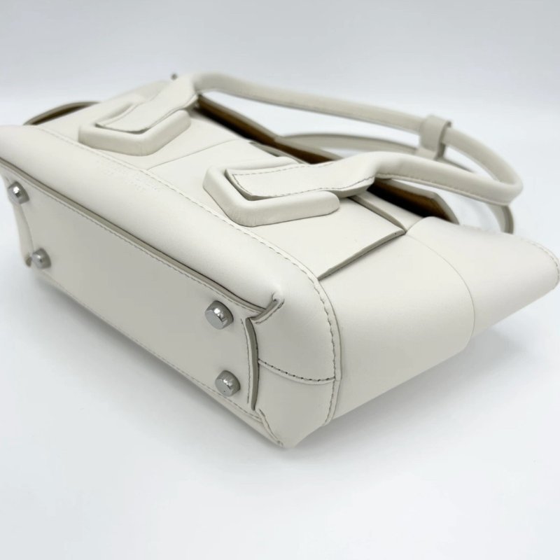 BV 白色mini Arco編織手提斜背包 18*13*9 98新配件塵袋-1