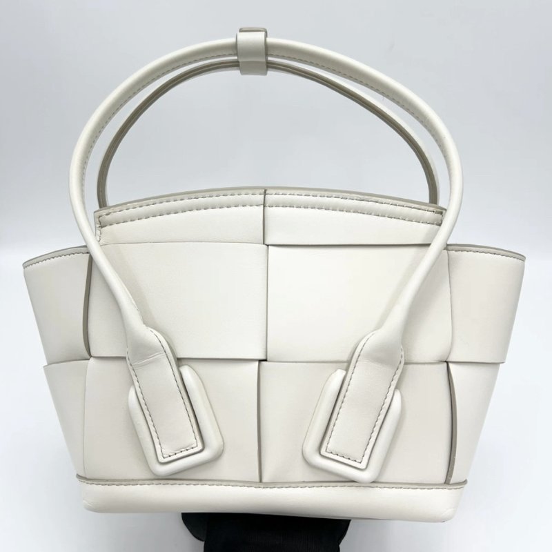 BV 白色mini Arco編織手提斜背包 18*13*9 98新配件塵袋-4