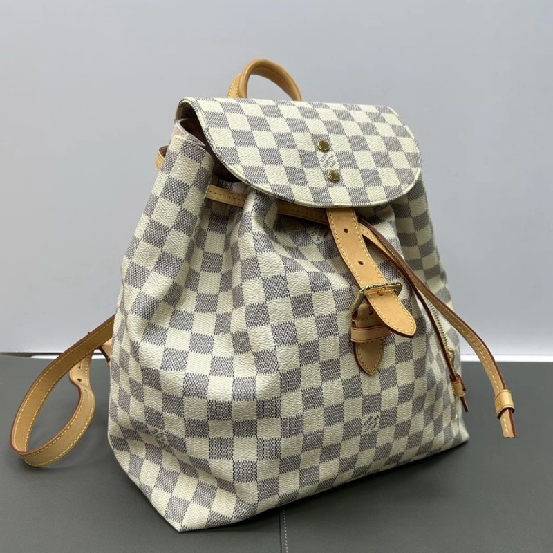LV 白棋盤格Montsouris後背包30*32*16.5 98新配件塵袋-1